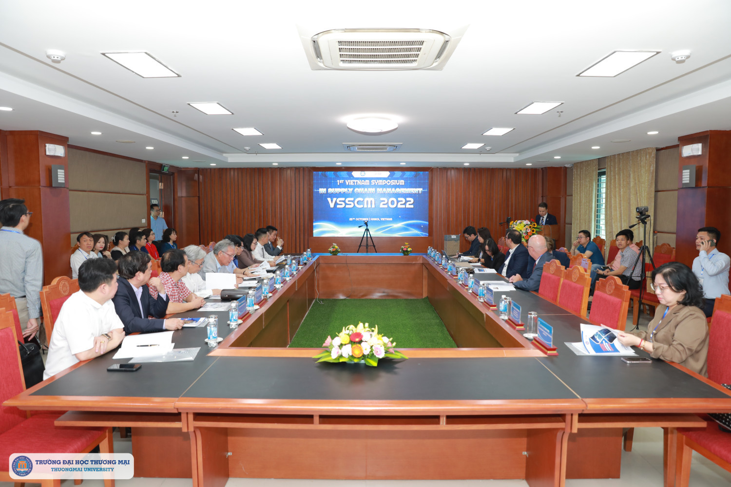 Hội thảo quốc tế chuyên đề Quản trị chuỗi cung ứng Việt Nam lần thứ nhất (VSSCM 2022) tại Trường Đại học Thương mại