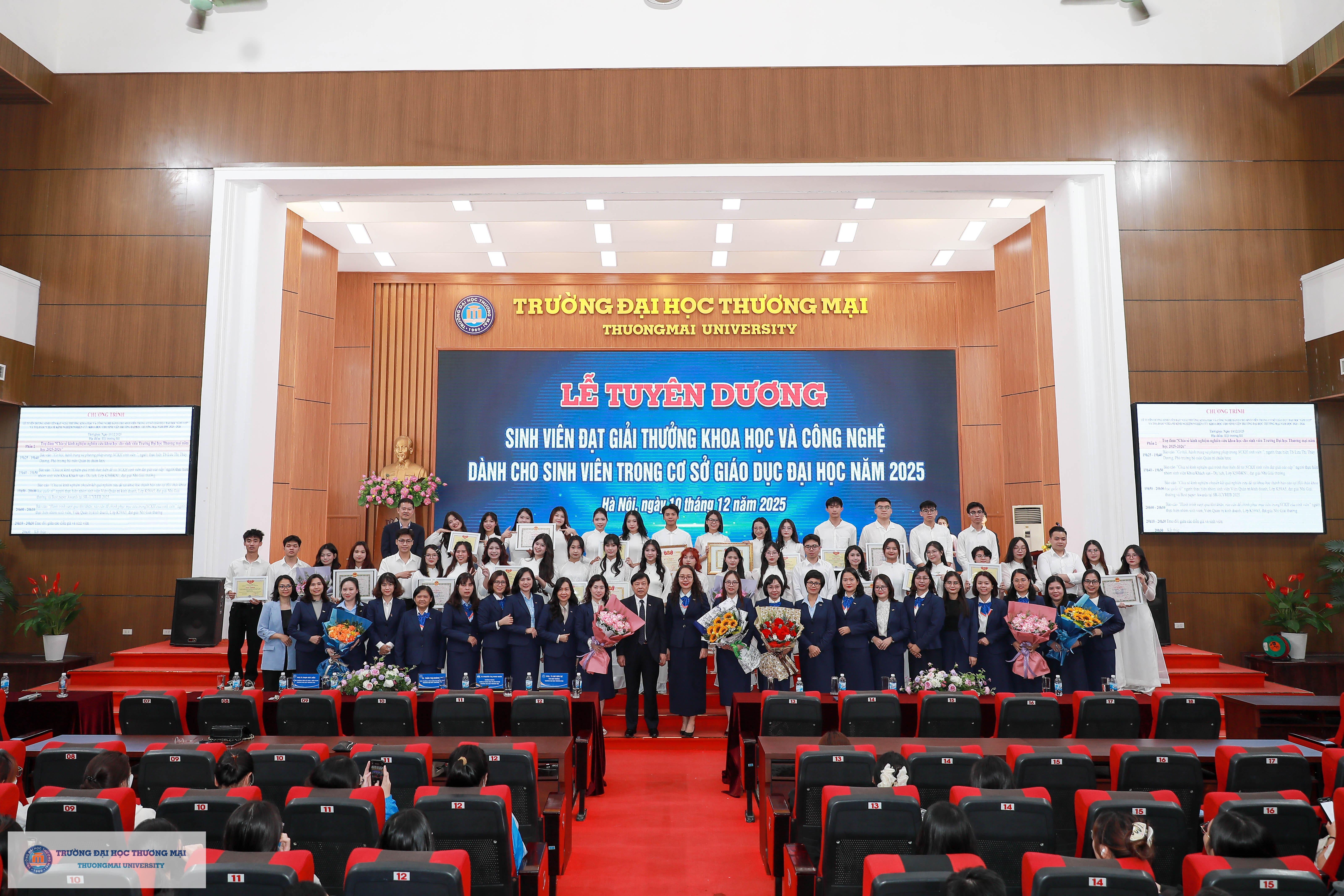 Trường Đại học Thương mại tổ chức Lễ tuyên dương sinh viên đạt “Giải thưởng khoa học và công nghệ dành cho sinh viên    trong cơ sở giáo dục đại học năm 2025”