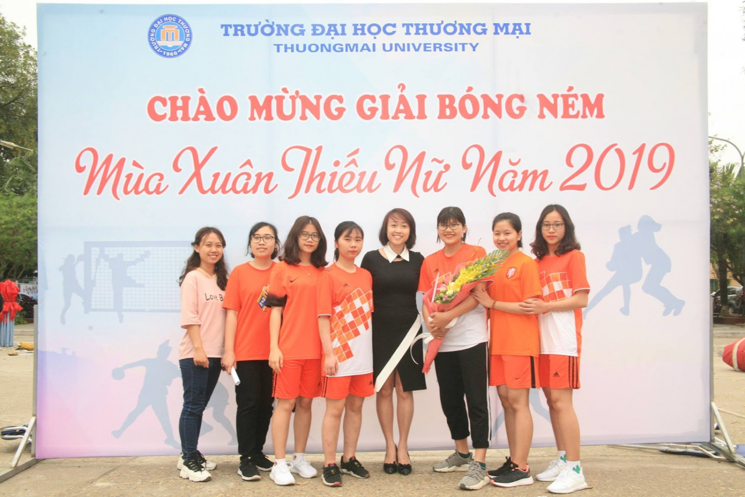 CÁC CÔ GÁI XINH ĐẸP KHOA E THAM GIA GIẢI BÓNG NÉM MÙA XUÂN THIẾU NỮ 2019 VỚI TINH THẦN “ THẮNG KHÔNG KIÊU, BẠI KHÔNG NẢN”