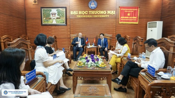 Thuongmai University Receives French Embassy Representatives